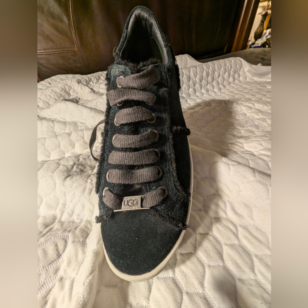 Ugg Women's Size 7.5 Black & White Sneakers